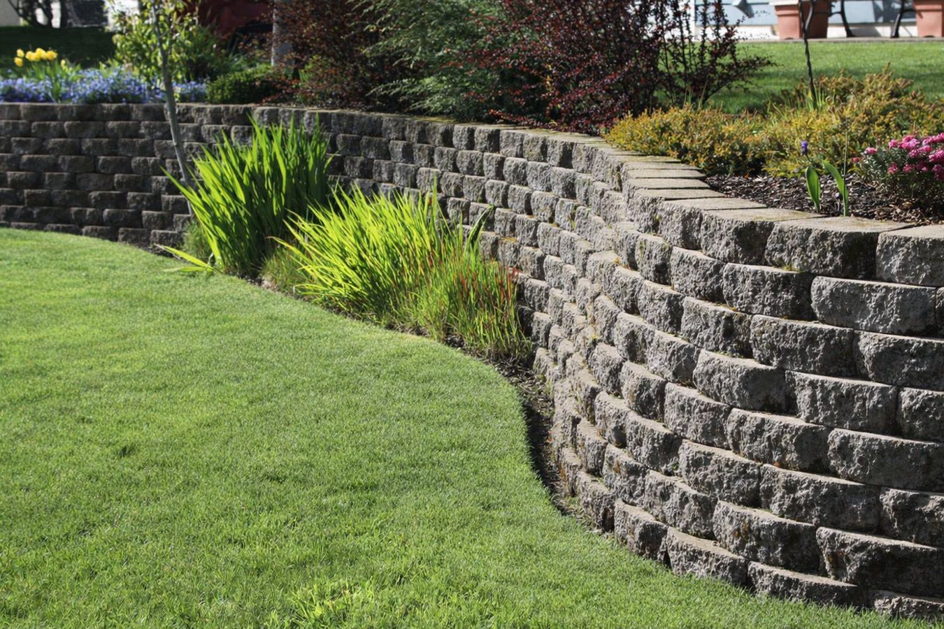 Retaining wall construction in Fort Wayne, IN